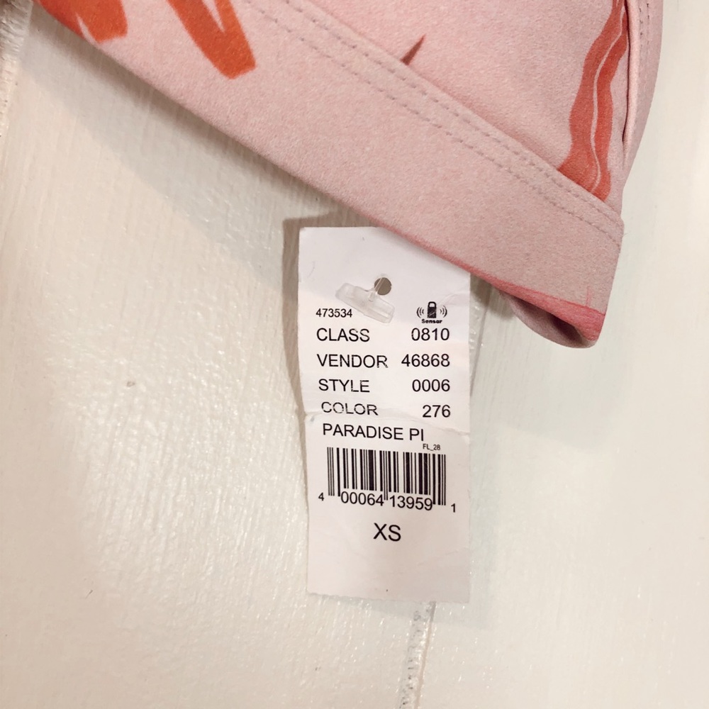 NWT Floral Bikini Top!! - Picture 2 of 5